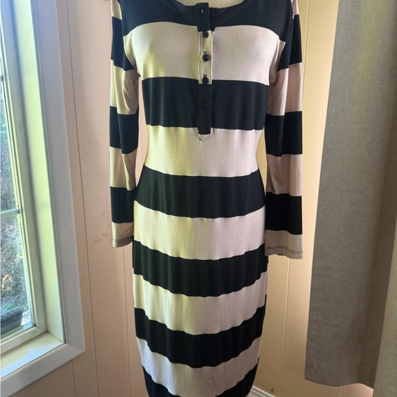 Chelsea Sky Dresses & Skirts - Striped Long Sleeve Midi Tshirt Dress in Black and Cream